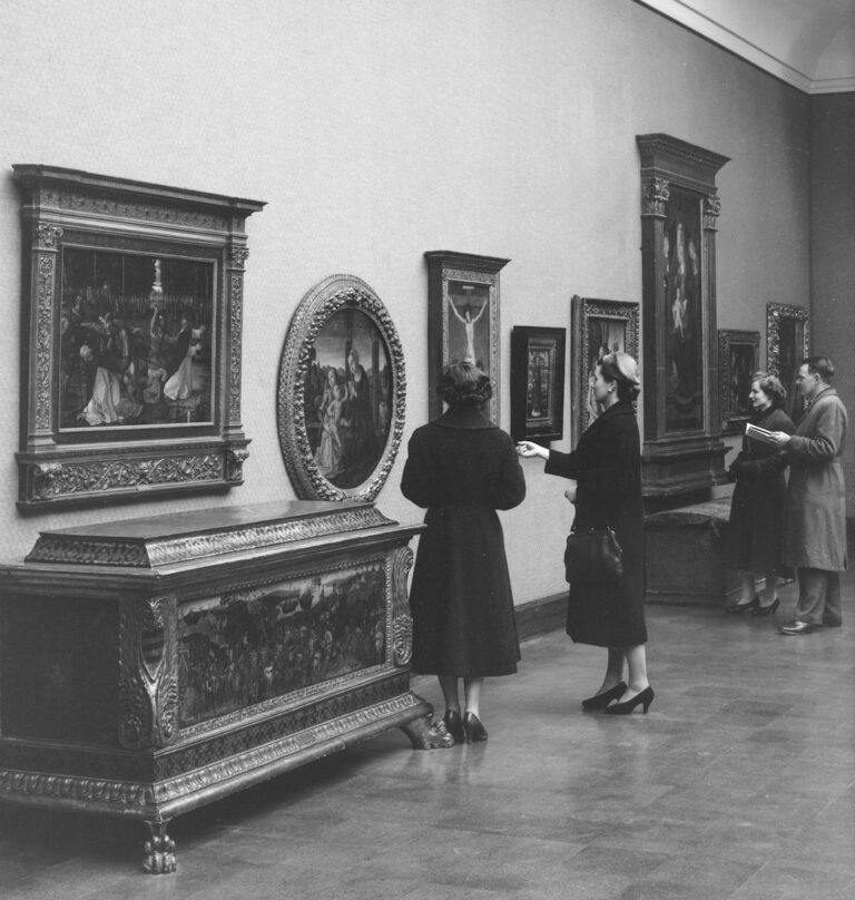 Museum and Mingle PRIVATE TOUR