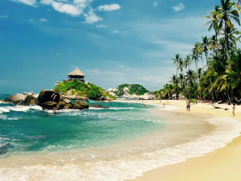 Colombia Group Tour for Solos 30s & 40s