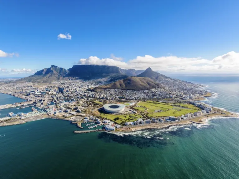 South Africa & Victoria Falls Group Tour for Solos 30s & 40s