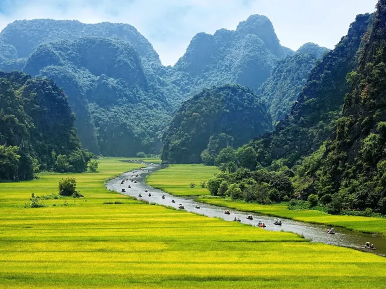Vietnam & Cambodia Group Tour for Solos 30s & 40s